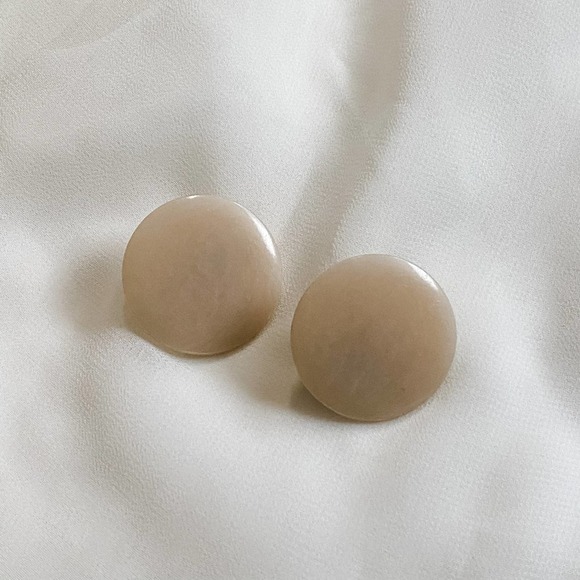 VTG Soft Beige Neutral Circle Clip Earrings - Picture 6 of 6